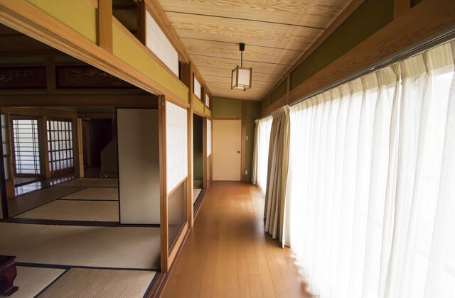 リビング以外の居室／冬には広縁に差し込む柔らかい日差しで日向ぼっこ