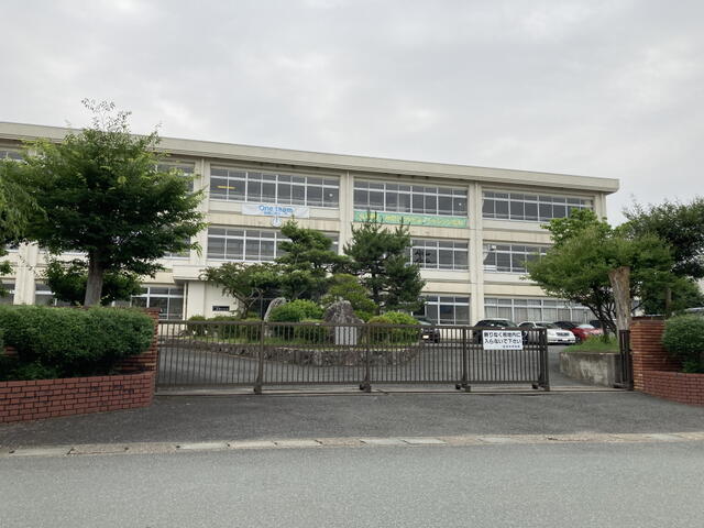 福知山市立成和中学校 (1,975m)