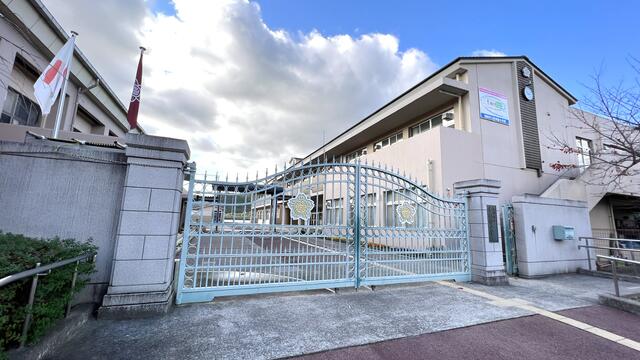 亀岡市立曽我部小学校 (887m)