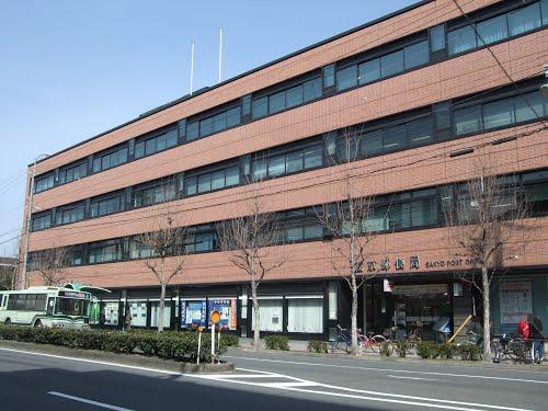 左京郵便局 (414m)