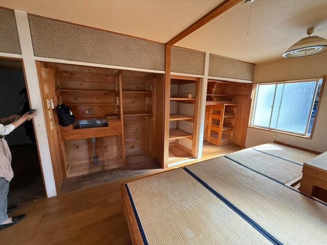 畳コーナーと小さい流しが付いてます