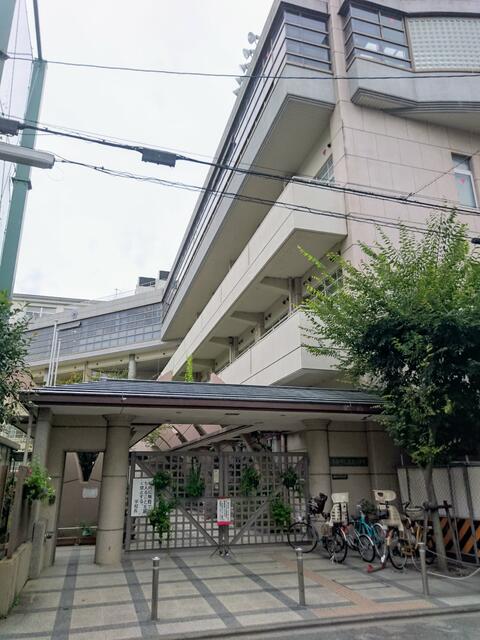 京都市立高倉小学校 (389m)