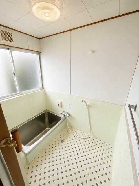 浴室／快適な時間を過ごせるバスルームです♪※この画像はＡＩで編集を
