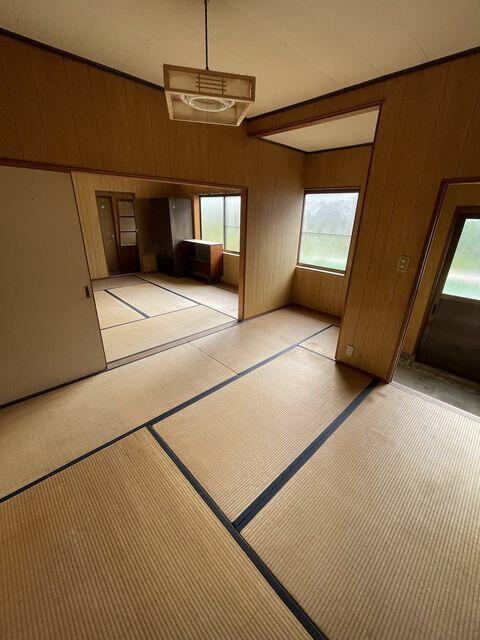 リビング以外の居室／ほっと落ち着ける和室です♪※この画像はＡＩで編集を施していま