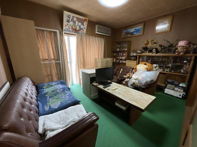 リビング以外の居室／和室だけではなく６帖の洋室もございます。