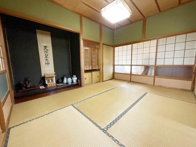リビング以外の居室／客間としても、普段使いの部屋としてもお使いいただける便利な和