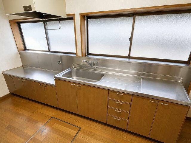 キッチン／すっきりとした印象のキッチンスペース♪※この画像はＡＩで編集