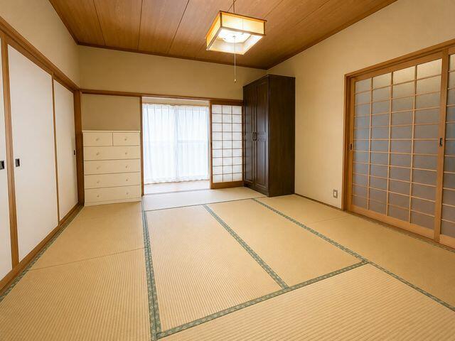 リビング以外の居室／和室は４部屋ございます！※この画像はＡＩで編集を施しています