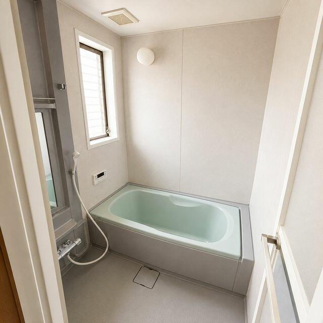 浴室／ゆったりと入浴を楽しめそうですね！※この画像はＡＩで編集を施