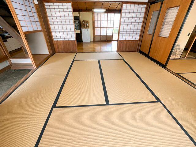 リビング以外の居室／客間としても、普段使いの部屋としてもお使いいただける便利な和