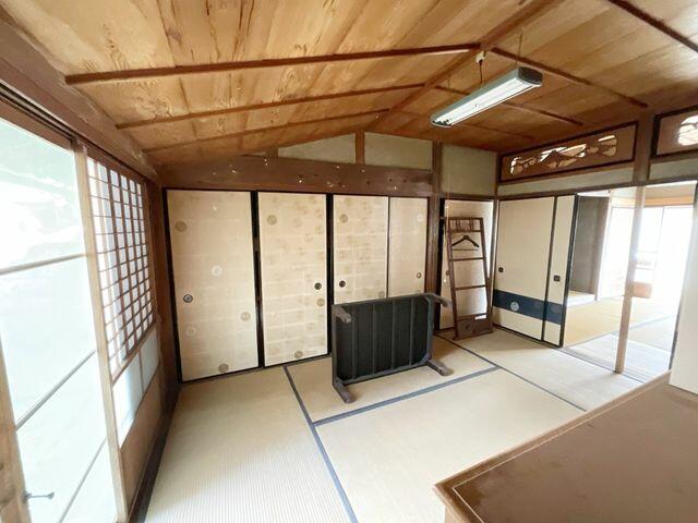 リビング以外の居室／い草の香りに癒される和室。日本の伝統を感じられる落ち着いた空