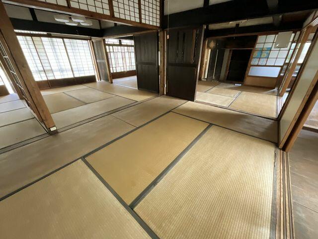 リビング以外の居室／ホッとくつろげる和室です。