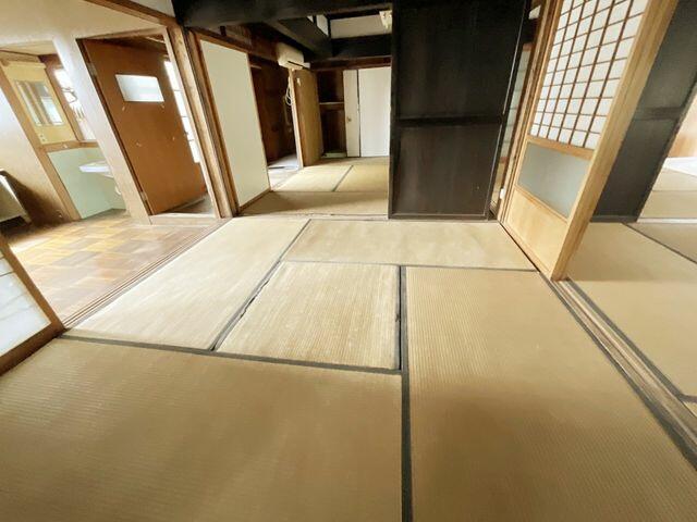 リビング以外の居室／い草の香りに癒される和室。日本の伝統を感じられる落ち着いた空