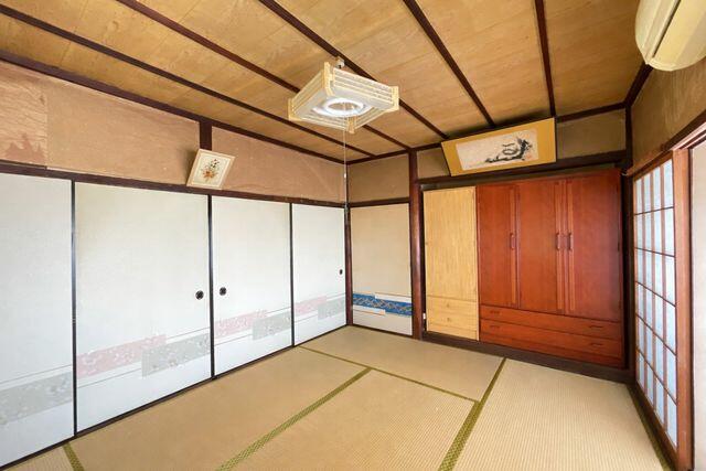 リビング以外の居室／畳の心地よさが魅力の、癒しの和室空間♪※この画像はＡＩで編集