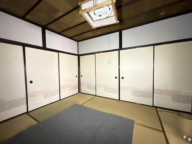 リビング以外の居室／ほっとくつろげる、やさしい雰囲気の和室です♪