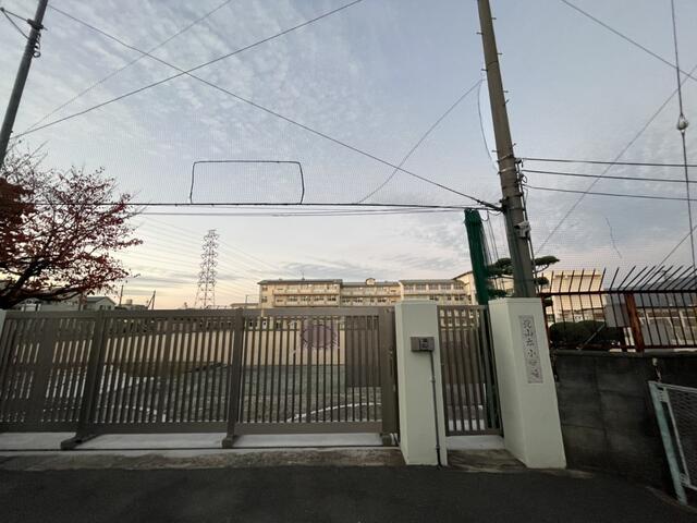 八尾市立北山本小学校 (843m)