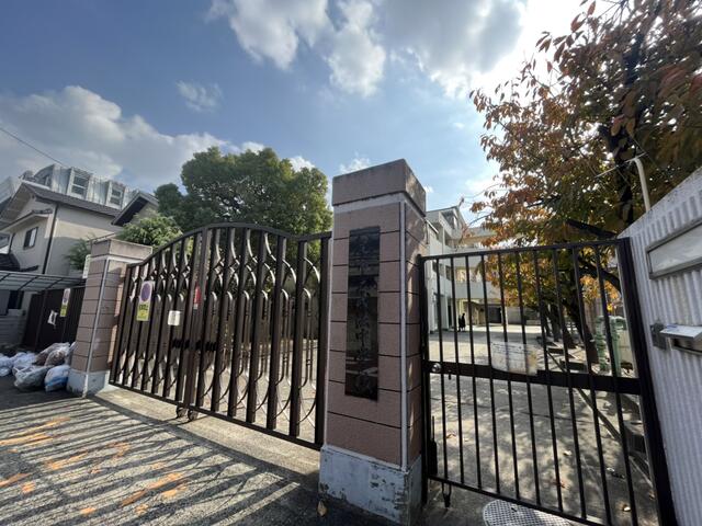 八尾市立成法中学校 (486m)