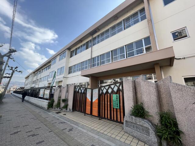 八尾市立安中小学校 (466m)