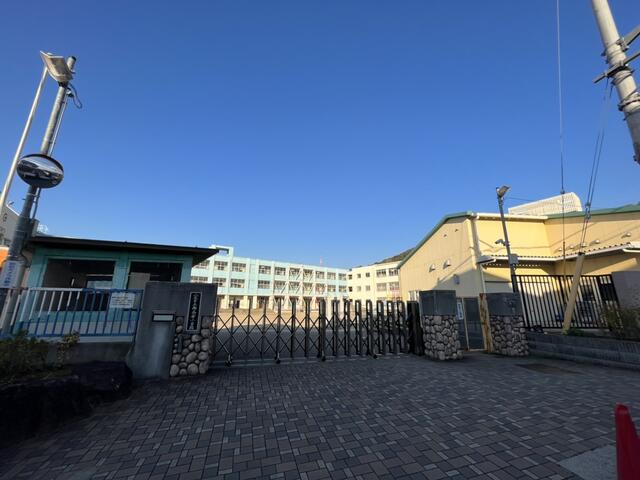 八尾市立南高安小学校 (1,253m)