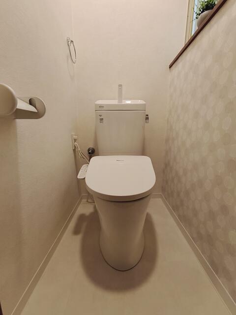 トイレ／温水洗浄便座付きの交換済みのトイレです。