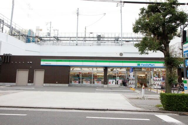 ファミリーマート八幡屋商店街西店 (700m)