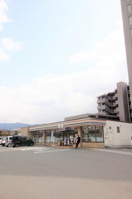 セブン－イレブン 橿原神宮前駅東店 (500m)