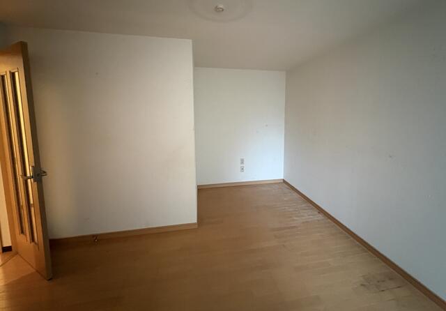 リビング以外の居室／１階の洋室約７帖です