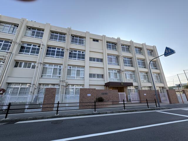 大阪市立諏訪小学校 (280m)