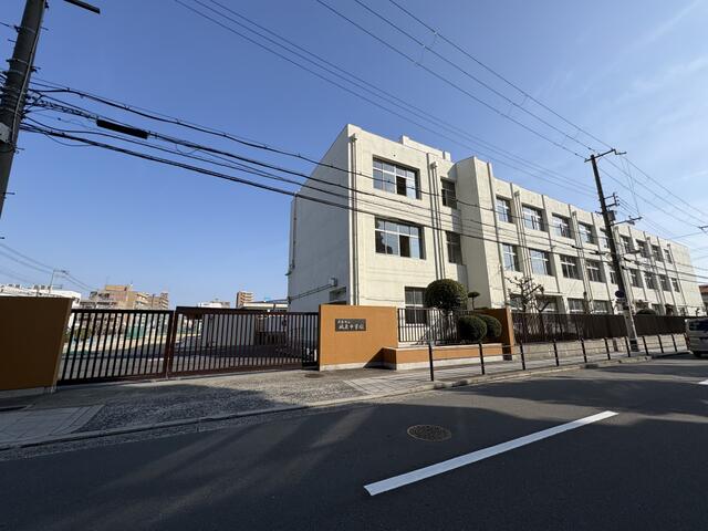 大阪市立放出中学校 (745m)