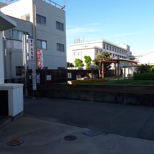 本物件の南側のお庭は霊園と菜園のため、高い建物がございません