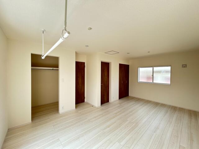 リビング以外の居室／ご家族構成にお合わせてお部屋を間仕切ることが出来ます！室内物