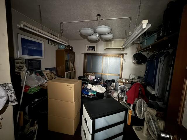 リビング以外の居室／１階の洋室です！ミニキッチンついてます！