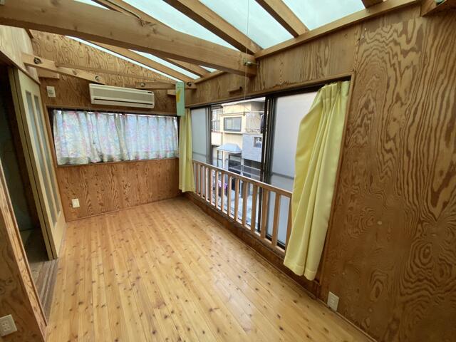 リビング以外の居室／どんなテイストのインテリアとも調和しやすいウッディな内装！