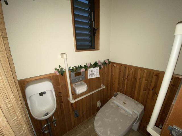 トイレ／お気に入りのカバーやマット、スリッパを置いて快適空間に！