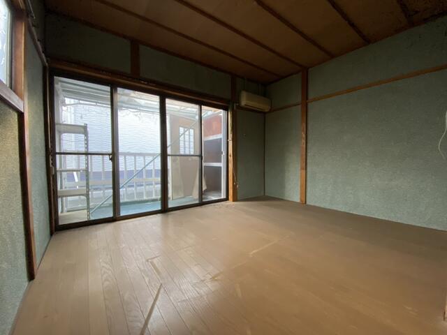 リビング以外の居室／２階南側の洋室です！お持ちの家具の配置を考えると洋室のお部屋