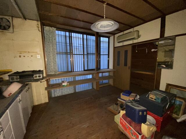 キッチン／キッチンには窓も収納もあります！家族の声が聞こえてきます！