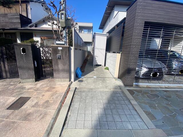 現地（外観）／南側通路部分です！