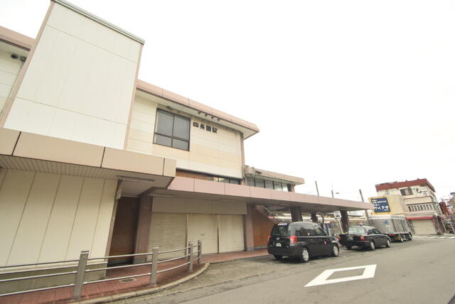 四条畷駅 (300m)