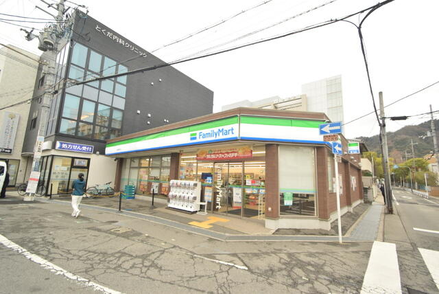 ファミリーマート　四条畷駅前店 (400m)