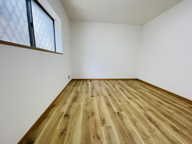 リビング以外の居室／◆１階約８．０帖洋室　別角度です！◆１階には他にお部屋がない