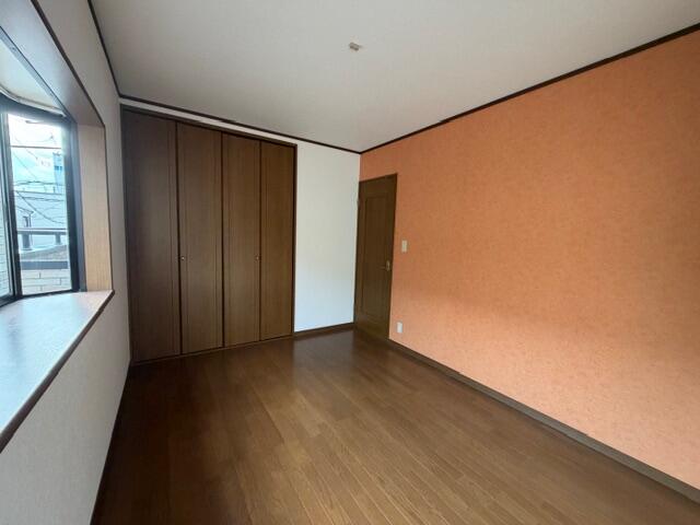 リビング以外の居室／洋室　約６．０帖＜２階東南側＞