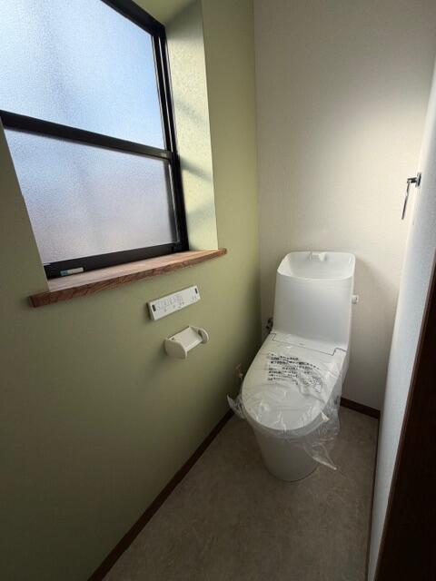 トイレ／＜２階＞保温洗浄機能付トイレ