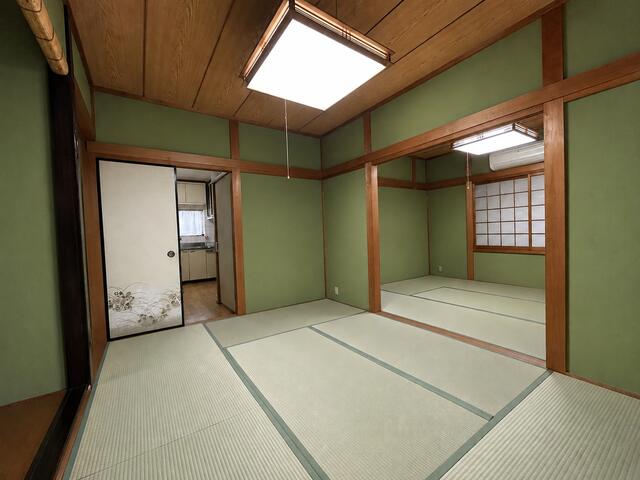 リビング以外の居室／ＤＫ横にある和室二間続き約１２帖　床暖房有　押入有
