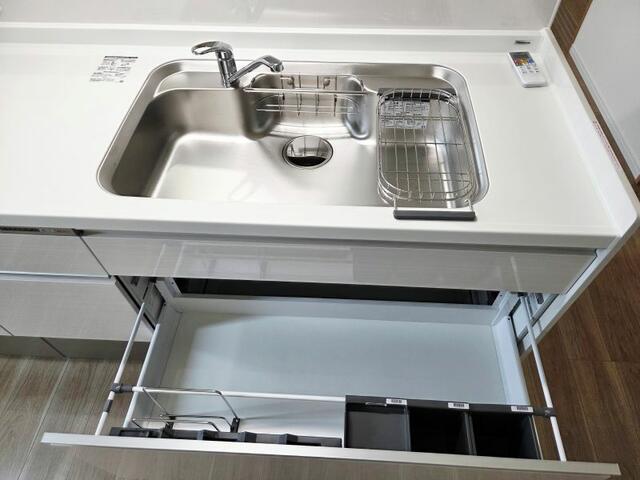 キッチン／システムキッチンは食洗機付き。　調理スペースが広く、収納も豊／撮影日2025-06-20