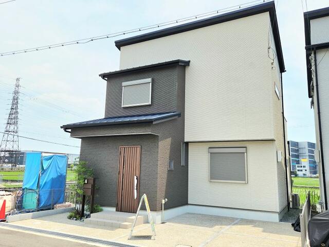 現地（外観）／駐車スペース２台分＋間口広めで、ベビーカーの出し入れもスムー／撮影日2025-06-20