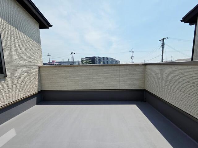 バルコニー／南向きのワイドバルコニーで洗濯物が乾きやすく家事効率アップ。／撮影日2025-06-20