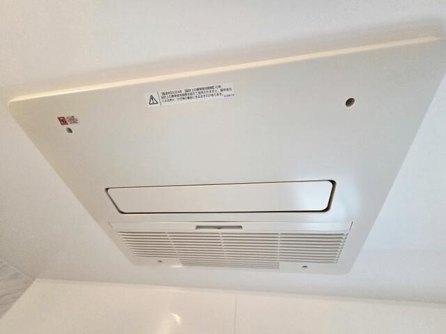 浴室／浴室乾燥機付きで、梅雨時や夜間の洗濯にも対応。／撮影日2025-06-20