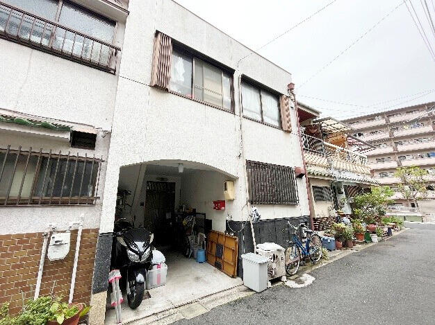 現地（外観）／賃貸中につきすぐに収益を得ることが可能です。