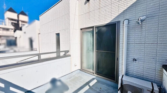 バルコニー／３階の広々ルーフバルコニー！日当たりがとっても良いです♪夏は