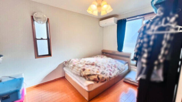 リビング以外の居室／大きな窓からたっぷりと陽光が注がれる明るい空間。家族の成長に